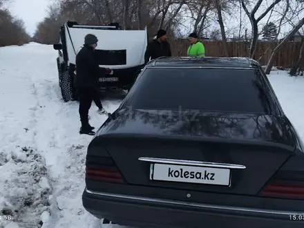 Mercedes-Benz E 220 1993 года за 2 200 000 тг. в Лисаковск – фото 5