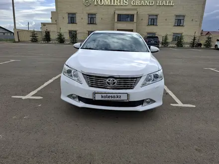 Toyota Camry 2012 года за 7 840 000 тг. в Уральск – фото 2