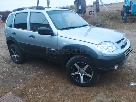 Chevrolet Niva 2014 года за 3 500 000 тг. в Уральск – фото 2