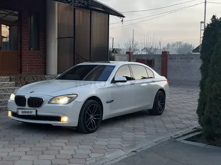 BMW 740 2009 года за 13 000 000 тг. в Алматы – фото 2