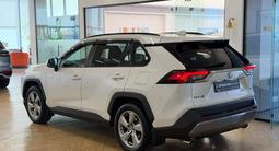 Toyota RAV4 2021 года за 12 700 000 тг. в Астана – фото 4