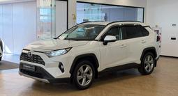 Toyota RAV4 2021 года за 12 700 000 тг. в Астана
