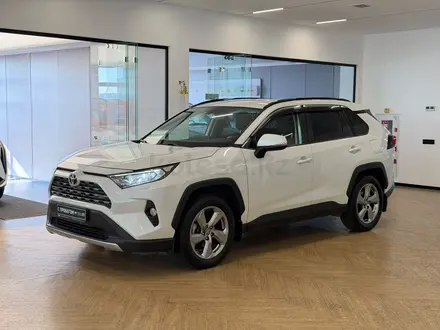Toyota RAV4 2021 года за 12 700 000 тг. в Астана