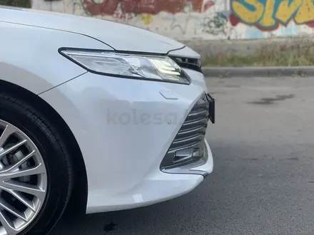 Toyota Camry 2018 года за 14 600 000 тг. в Алматы – фото 22