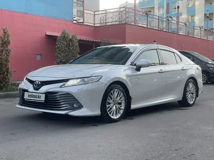 Toyota Camry 2018 года за 14 600 000 тг. в Алматы