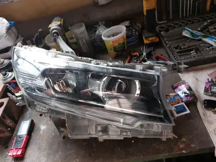 Фара правая LED TOYOTA LAND CRUISER PRADO 150 за 90 000 тг. в Актобе
