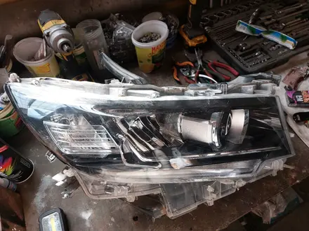 Фара правая LED TOYOTA LAND CRUISER PRADO 150 за 90 000 тг. в Актобе – фото 9