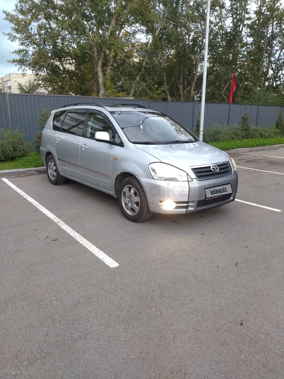Toyota Avensis Verso, 2002