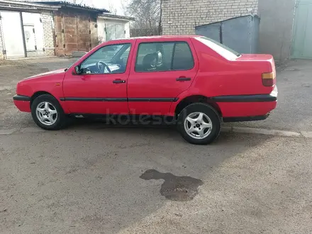 Volkswagen Vento 1993 года за 1 300 000 тг. в Уральск – фото 2