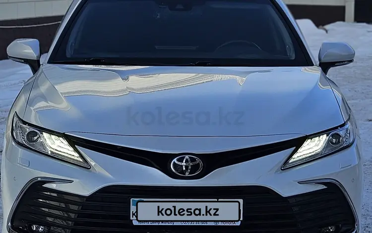 Toyota Camry 2021 года за 18 500 000 тг. в Актобе