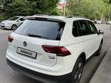 Volkswagen Tiguan 2017 года за 10 540 000 тг. в Алматы – фото 2