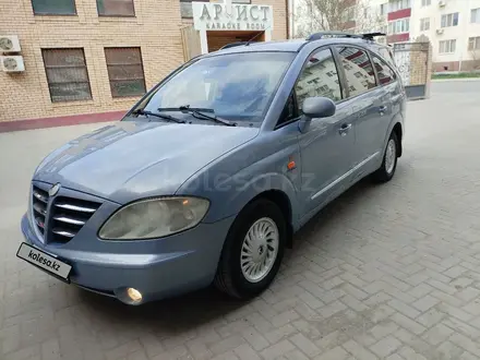 SsangYong Rodius 2005 года за 2 600 000 тг. в Атырау – фото 2