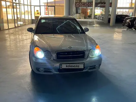 Hyundai Sonata 2004 года за 2 900 000 тг. в Туркестан – фото 2