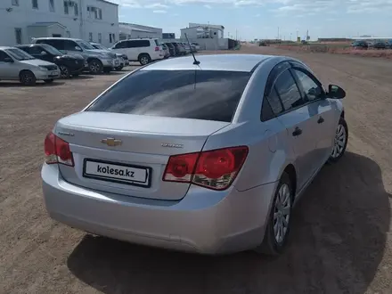 Chevrolet Cruze 2011 года за 3 300 000 тг. в Астана – фото 2