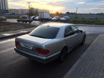 Mercedes-Benz E 280 1996 года за 2 900 000 тг. в Астана – фото 4