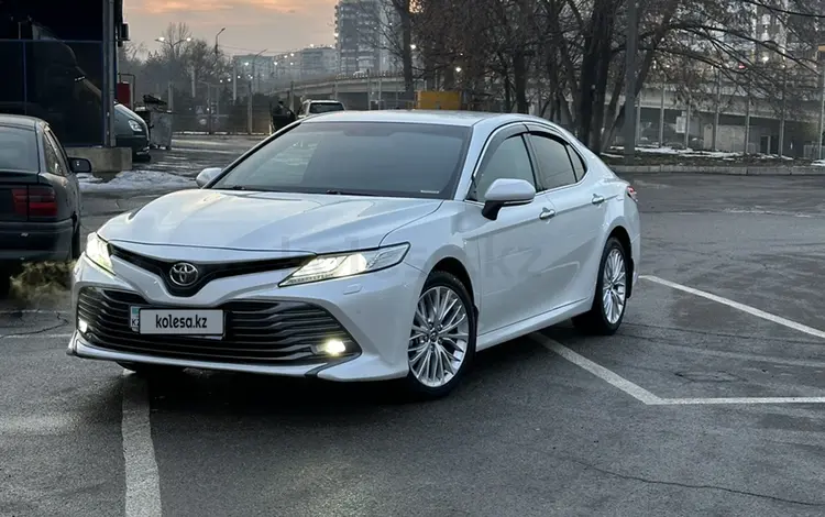 Toyota Camry 2019 года за 14 700 000 тг. в Алматы