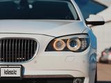 BMW 750 2011 года за 12 000 000 тг. в Алматы – фото 4