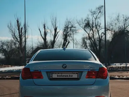 BMW 750 2011 года за 12 000 000 тг. в Алматы – фото 3