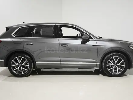 Volkswagen Touareg 2022 года за 26 300 000 тг. в Алматы – фото 6