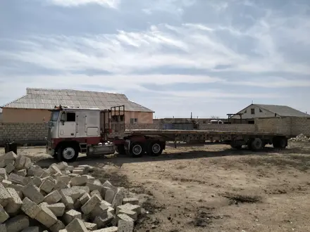 Freightliner  FLC 1981 года за 5 500 000 тг. в Актау – фото 3