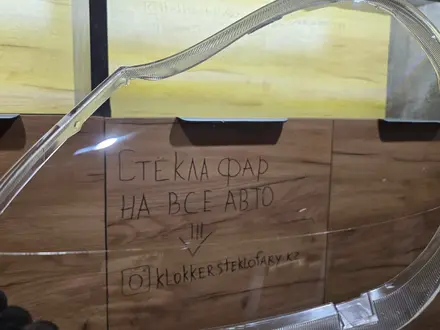 Стекло фары на Порше Кайен 2004 за 18 000 тг. в Актау