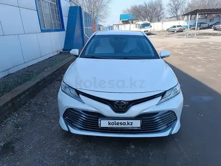 Toyota Camry 2020 года за 15 000 000 тг. в Шу – фото 2