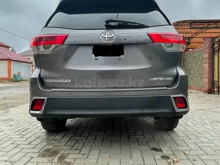 Toyota Highlander 2018 года за 18 000 000 тг. в Актобе – фото 14