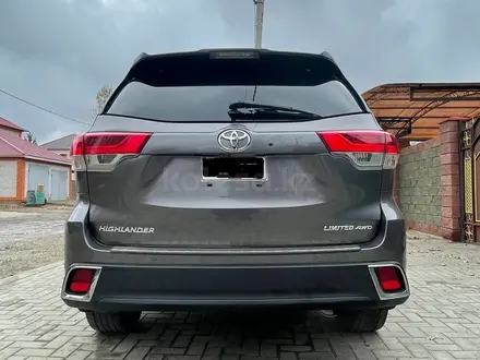 Toyota Highlander 2018 года за 18 000 000 тг. в Актобе – фото 15