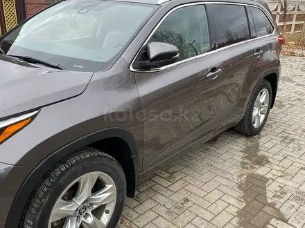 Toyota Highlander 2018 года за 18 000 000 тг. в Актобе – фото 47