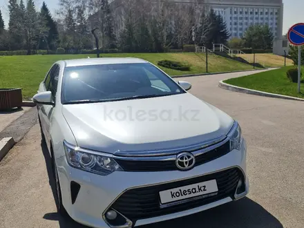 Toyota Camry 2016 года за 13 300 000 тг. в Алматы – фото 2
