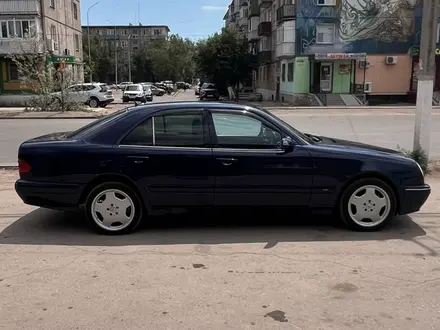 Mercedes-Benz E 280 1999 года за 3 500 000 тг. в Балхаш – фото 4