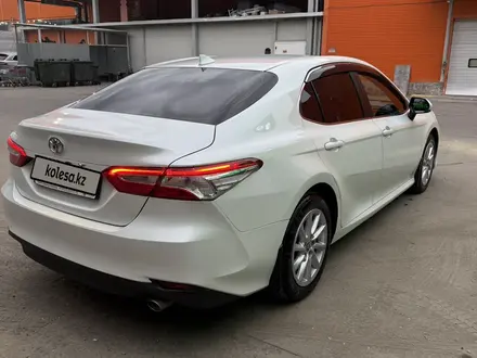 Toyota Camry 2021 года за 13 000 000 тг. в Алматы – фото 5