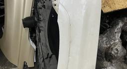 Крыло Toyota 4Runner 2011-2024 за 5 000 тг. в Алматы