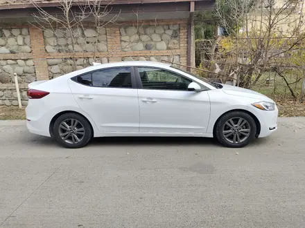 Hyundai Elantra 2018 года за 4 500 000 тг. в Актобе – фото 2