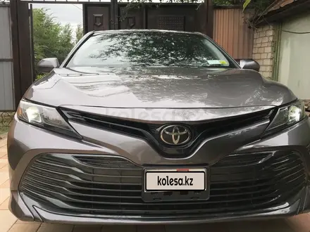 Toyota Camry 2018 года за 9 200 000 тг. в Уральск