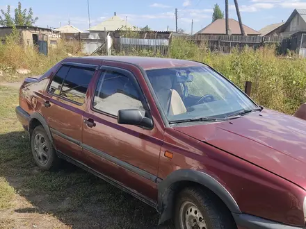 Volkswagen Vento 1994 года за 1 200 000 тг. в Семей – фото 2