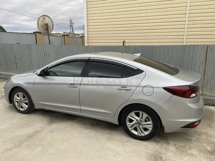 Hyundai Elantra 2019 года за 5 500 000 тг. в Атырау – фото 2