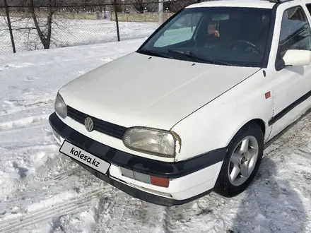 Volkswagen Golf 1994 года за 1 100 000 тг. в Есик – фото 4