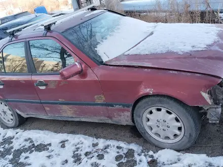 Mercedes-Benz C 180 1993 года за 500 000 тг. в Семей – фото 2