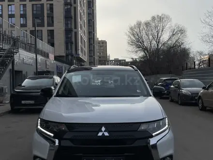 Mitsubishi Outlander 2022 года за 12 650 000 тг. в Алматы – фото 2