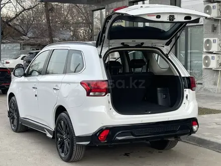 Mitsubishi Outlander 2022 года за 12 650 000 тг. в Алматы – фото 16