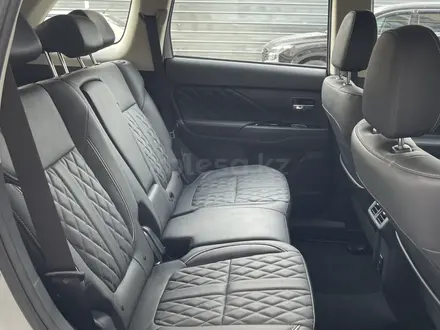 Mitsubishi Outlander 2022 года за 12 650 000 тг. в Алматы – фото 19