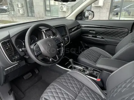 Mitsubishi Outlander 2022 года за 12 650 000 тг. в Алматы – фото 22