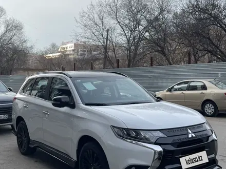Mitsubishi Outlander 2022 года за 12 650 000 тг. в Алматы – фото 3