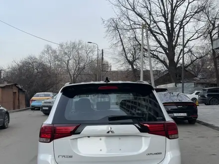 Mitsubishi Outlander 2022 года за 12 650 000 тг. в Алматы – фото 8