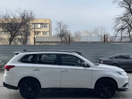Mitsubishi Outlander 2022 года за 12 650 000 тг. в Алматы – фото 9