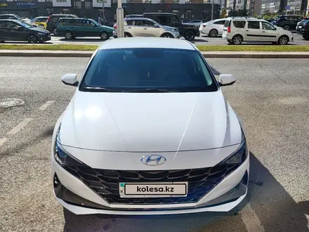 Hyundai Elantra 2022 года за 9 800 000 тг. в Астана