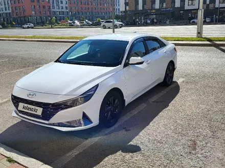 Hyundai Elantra 2022 года за 9 800 000 тг. в Астана – фото 2