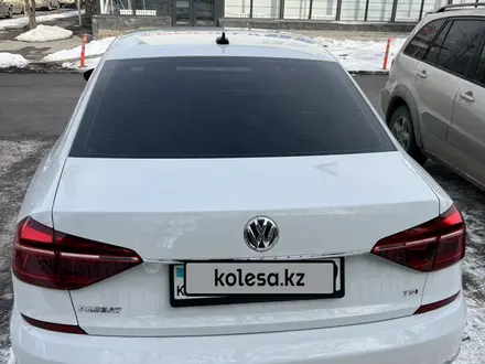 Volkswagen Passat 2017 года за 8 000 000 тг. в Алматы – фото 4