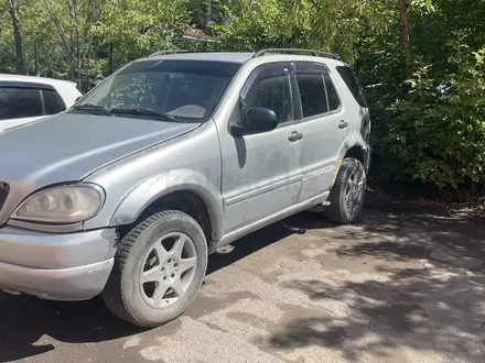 Mercedes-Benz ML 230 1999 года за 1 200 000 тг. в Астана – фото 4